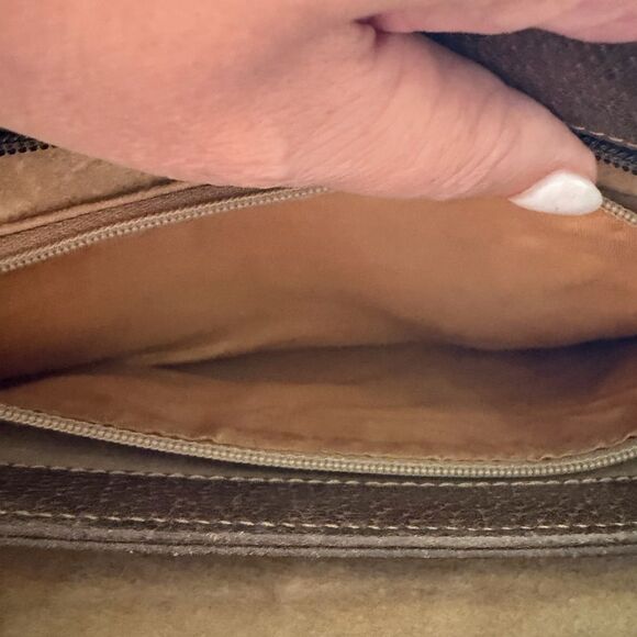 Vintage Gucci Canvas and Leather shoulder Bag - Picture 11 of 17